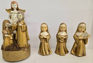 lot 29 image: Vintage Silent Night Nativity Music Box & 3 Singing Nuns