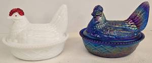 lot 52 image: Pair of Vintage Westmoreland Carnival Glass Hen on Nest Candy Dish 