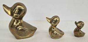 lot 50 image: Vintage IEM Solid Brass Mother & Ducklings 