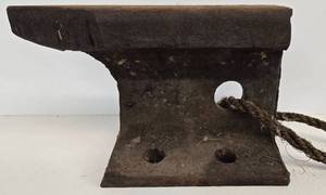 lot 41 image: Primitive Railroad Track Anvil for Blacksmith & Forging 