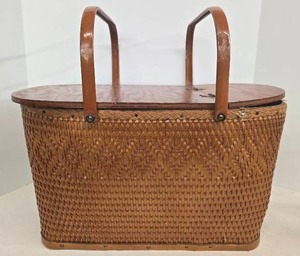 lot 40 image: Vintage 1950s Red-Man Rattan Woven Picnic Basket 