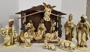 lot 3 image: Vintage 1960s DICKSON Nativity wCreche Plays Silent Night from JAPAN