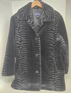 lot 22 image: BERNARDO Womens Faux Fur Coat
