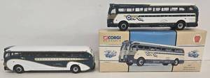 lot 80 image: 2 CORGI Greyhound Philadelphia & Chicago Bus Die-Cast Models
