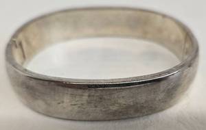 lot 33 image: Sterling Silver 925 Hinged Bangle Bracelet