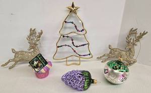 lot 83 image: 3 Glass Blown Ornaments, 2 Sparkling Deer & Glass Tree 
