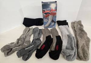 lot 100 image: Vintage Lectra-Sox Electric Heated Socks & Mens Wool Socks