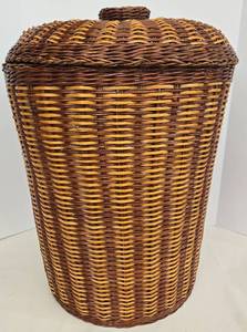 lot 115 image: Large Rattan Round Covered Storage Laundry Basket