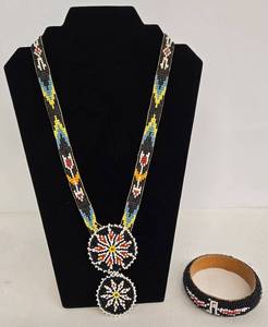 lot 122 image: Vintage Native American Beaded Necklace Bangle Bracelet