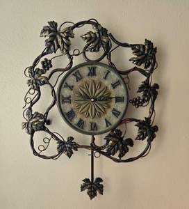 lot 134 image: Vintage 90s Cast Iron Leaf & Grape Wall Clock 