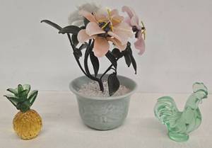 lot 166 image: Vintage Chinese Bonsai Tree, FENTON Rooster, & Glass Pineapple