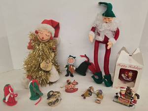 lot 175 image: Vintage Christmas Figurines and Ornaments