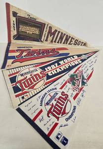 lot 172 image: Vintage Minnesota TWINS Baseball Pendants - Qty 4