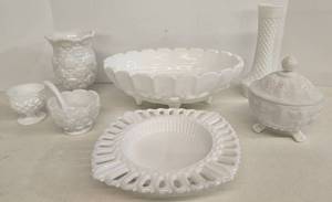 lot 181 image: Vintage Milk Glass Serving & Display Pieces - Qty 7