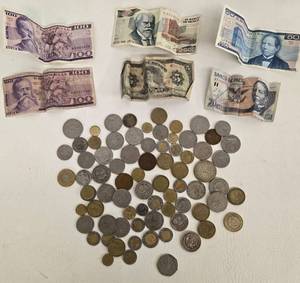 lot 184 image: Vintage Mexican Banknotes and Coins