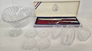 lot 189 image: Vintage Towle Silversmith Carving Set & Lead Crystal Serving Pieces