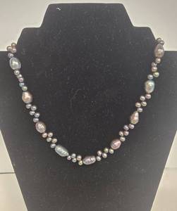 lot 191 image: Vintage Multicolor 16 Freshwater Pearl Beaded Necklace