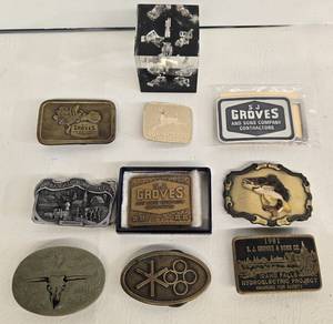 lot 193 image: Vintage Collectible Belt Buckles & Acrylic Desk Block - Qty 10
