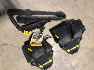 lot 22 image: TOUGHBUILT 20.5 3-Piece Tradesman Tool Belt Set, Black with ClipTech heavy duty construction and 27 pockets with hammer loop  Customer Returns See Pictures