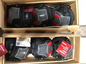 lot 28 image: Lot of Knee Pads Customer Returns See Pictures