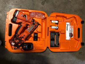 lot 29 image: Paslode 16-Gauge Electric Cordless Lithium-Ion Angled Finishing Nailer  Customer Returns See Pictures