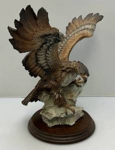lot 87 image: 1980s Giuseppe Armani Porcilain Eagle On Wood Base 14 L x 13 34 H x 7 12 W
