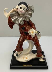 lot 97 image: Giusepe Armani Ruffles 1991 Members Only Sculpture 5 12 L x 9 H x 4 W