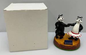 lot 118 image: 2005 Hamms Club Dancing Bears Resin Display Piece Limited Edition 147600 With Original Box