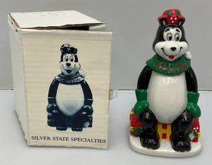lot 120 image: Vintage Hamms Beer Bear Christmas Salt & Pepper Shakers  6 34  With Original Box