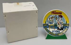 lot 121 image: 2000 Hamms Sky Blue Waters Collectors Club Porcilain Plaque 8 x 8 34  With Original Box