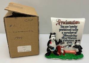 lot 126 image: 1999 Hamms Sky Blue Waters Collectors Club Proclamation Porcilain Plaque 6 L x 6 12 H With Original Box