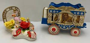 lot 150 image: Vintage Jim Beam Circus Wagon & Lionstone Parade Of Roses Decanters (EMPTY)