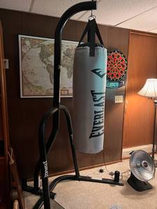 EVERLAST Heavy Punching Bag Stand (Model 4812BDTC) with Heavy Bag in Excellent Condition - NO Shipping