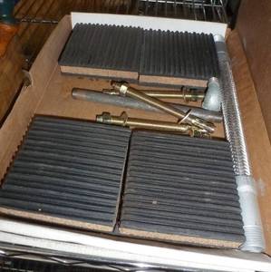 lot 118 image: Set of 4 isolationvibration pads approx 4 inch square