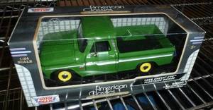 lot 11 image: 1966 Chevy C10 Fleetside pickup 124 scale John Deere green