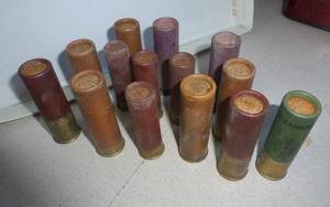 lot 16 image: Vintage Western and Remington shotgun shells