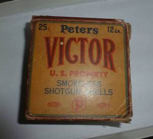 lot 21 image: Vintage Peters Victor 12 ga shotgun shells