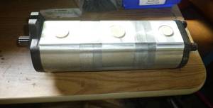lot 27 image: 3 Section Hydraulic pump - New