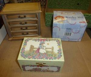 lot 58 image: 3 Kids Jewelry boxes - 2 are new