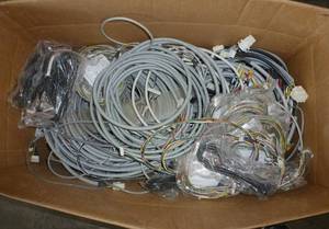 lot 120 image: Box of computer cables