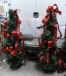 lot 117 image: 3 Christmas Trees