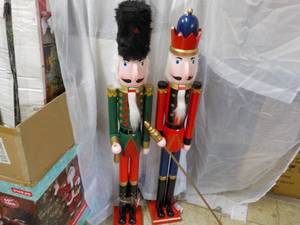 lot 15 image: 2 Nutcrackers 41 tall, needs heads...