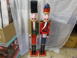 lot 16 image: 2 Nutcrackers 41 tall, needs heads...