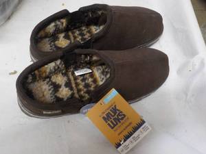 lot 34 image: MukLuks mens size12 Chocolate colo...
