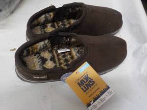 lot 35 image: MukLuks mens size12 Chocolate colo...