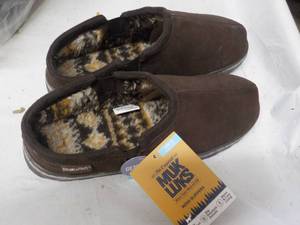lot 37 image: MukLuks mens size12 Chocolate colo...