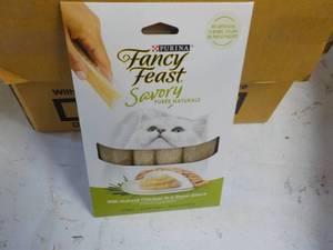 lot 79 image: 30 ct 4 packs Purina Fancy Feast Sa...