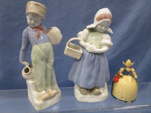 Porcelain Dutch Couple & Wooden Bank