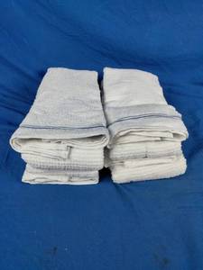 lot 109 image: New Members Mark Cotton Bar Mop Towels 16 x 19 24 ct.