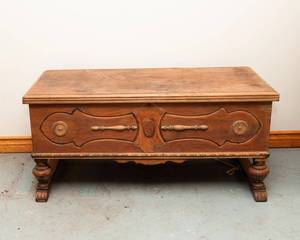 lot 4 image: Vintage Caswell-Runyan Cedar Chest